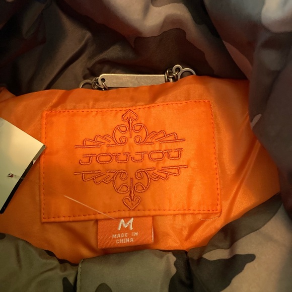 NWT brand, medium, new, cropped, camo, comfy, puffer jacket, warm and cute - Picture 11 of 13